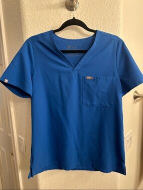 FIG Women’s Catarina One Pocket Scrub Top